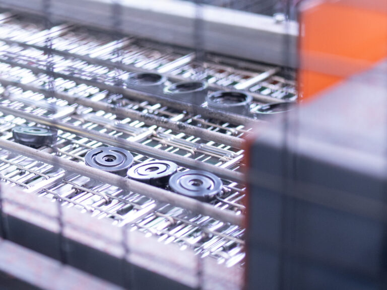 Robot-assisted deburring of plastic components at Vallotech